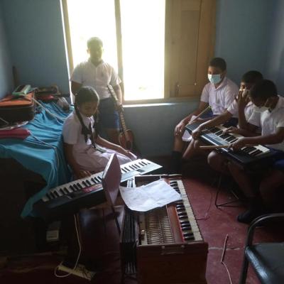 167096159 104732511720624 903209006830975629 N